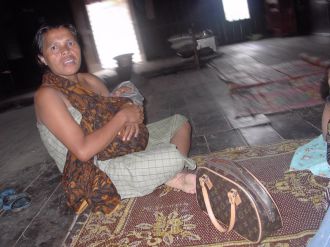 Karo woman with infant (North Sumatra, 2004)